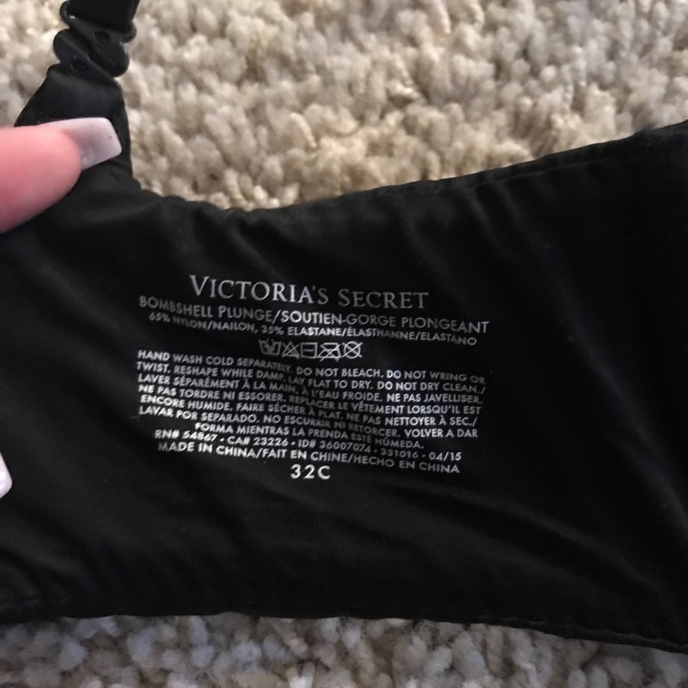 Victoria’s Secret bombshell 32c